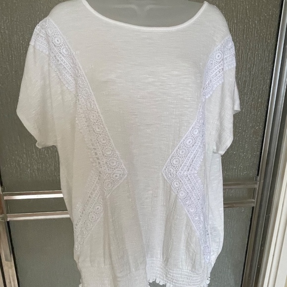 I. N. Studio Top Womens white with lace, plus size 1X - Picture 2 of 4